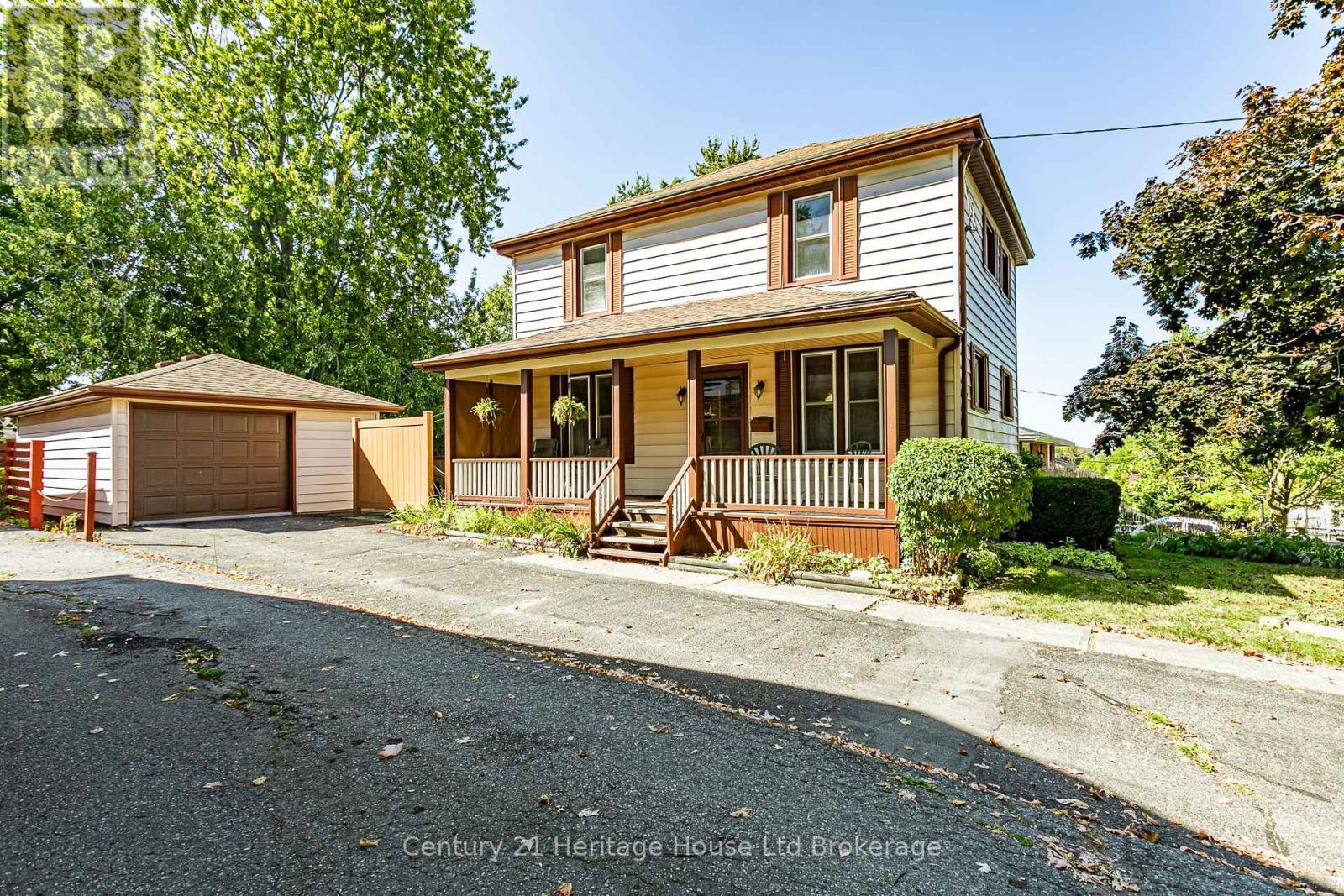 127 Clarke Street N, Woodstock, Ontario  N4S 7M6 - Photo 1 - X12412280