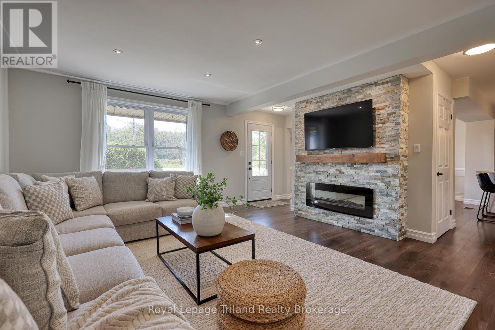 1 Brickwood Boulevard, Ingersoll, Ontario  N5C 3S1 - Photo 10 - X12412285