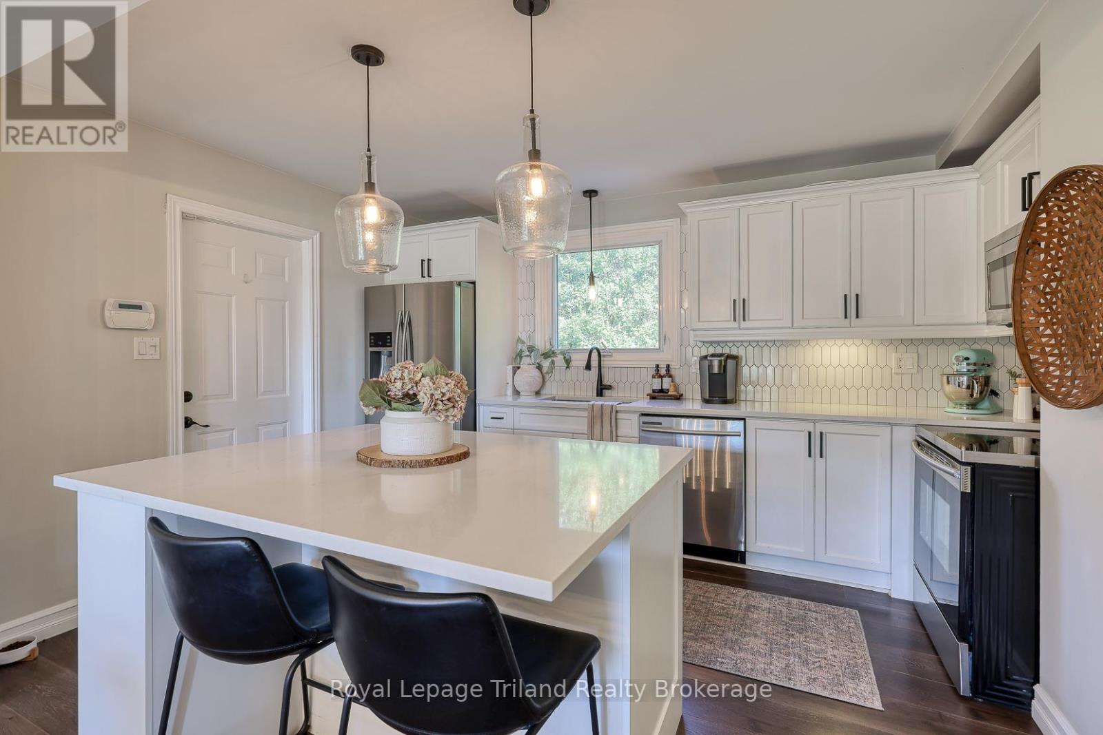 1 Brickwood Boulevard, Ingersoll, Ontario  N5C 3S1 - Photo 13 - X12412285