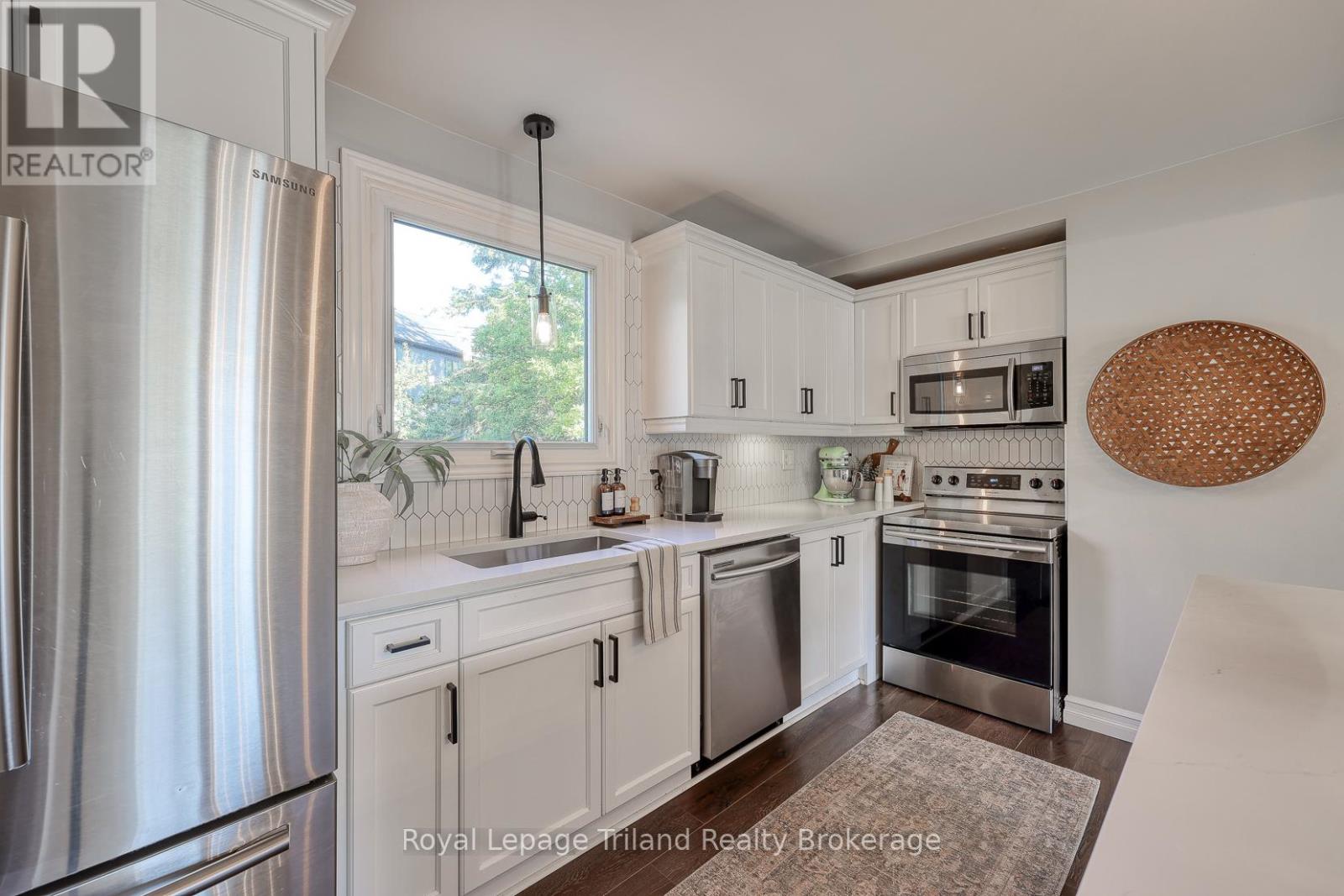 1 Brickwood Boulevard, Ingersoll, Ontario  N5C 3S1 - Photo 15 - X12412285