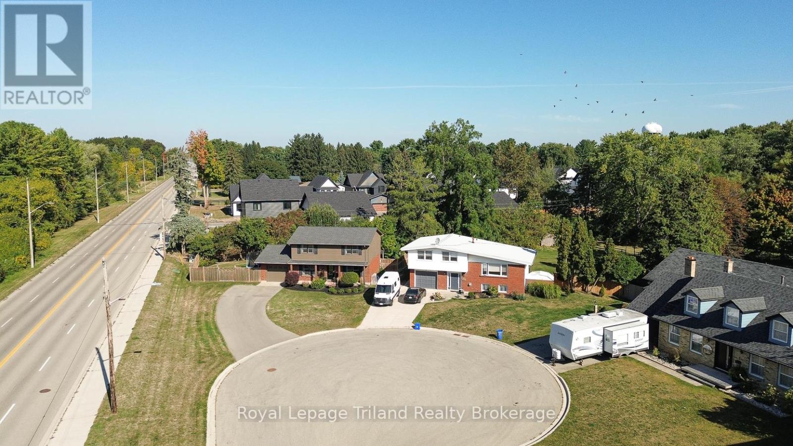 1 Brickwood Boulevard, Ingersoll, Ontario  N5C 3S1 - Photo 2 - X12412285