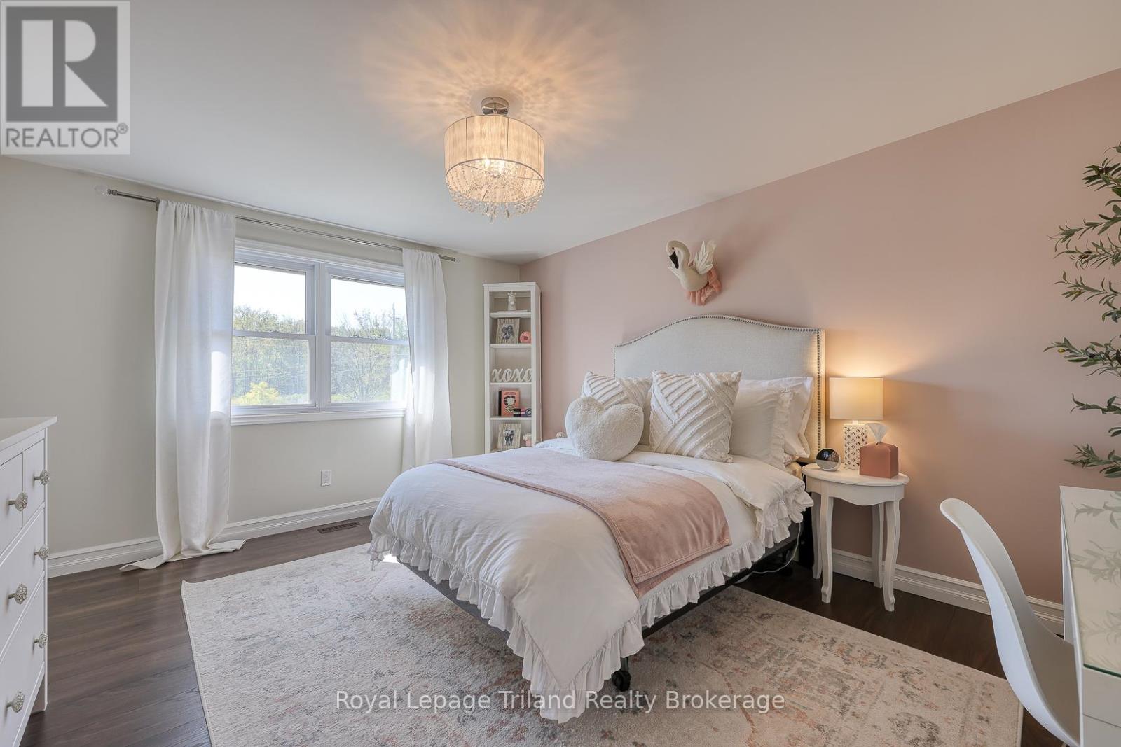1 Brickwood Boulevard, Ingersoll, Ontario  N5C 3S1 - Photo 24 - X12412285