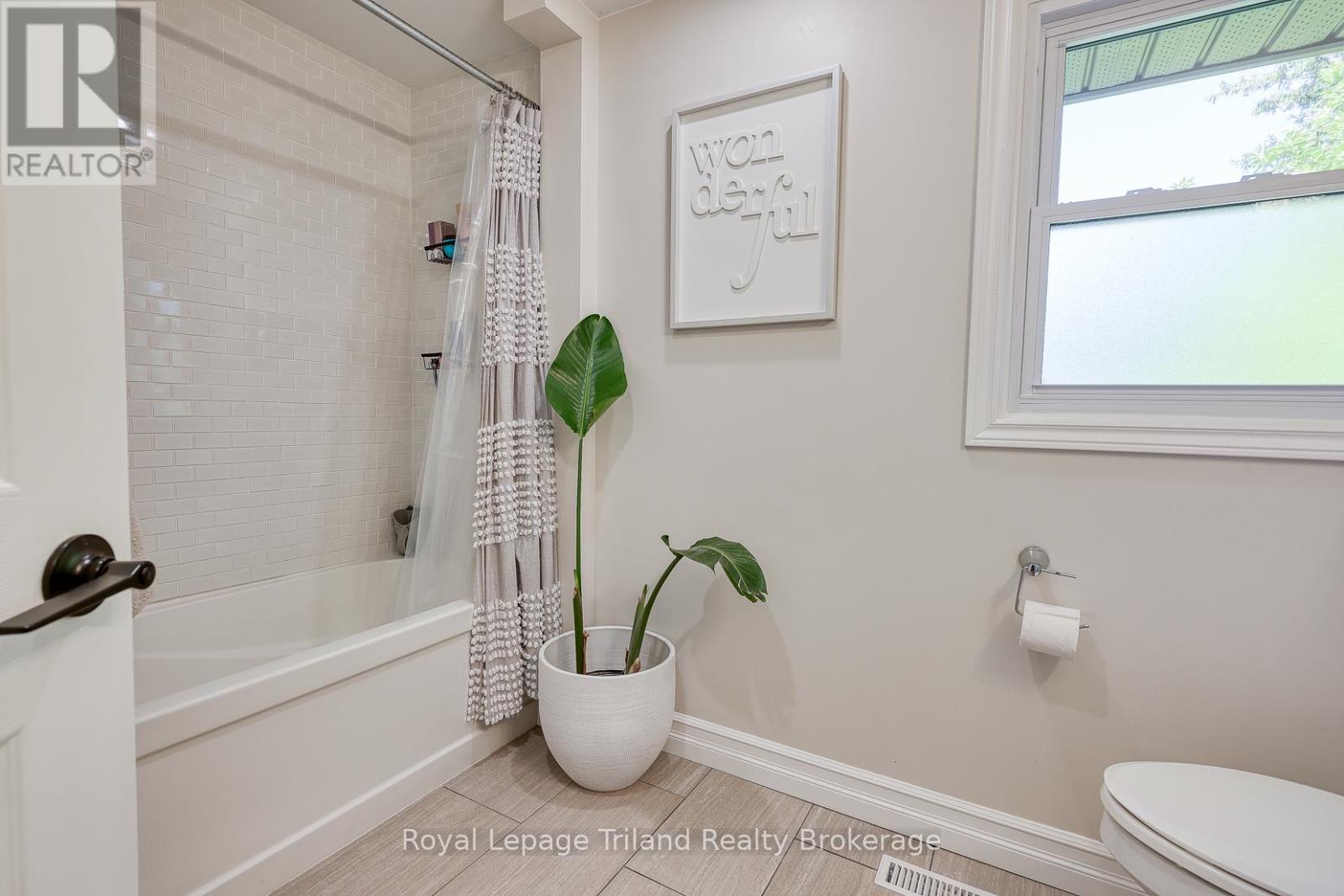 1 Brickwood Boulevard, Ingersoll, Ontario  N5C 3S1 - Photo 28 - X12412285