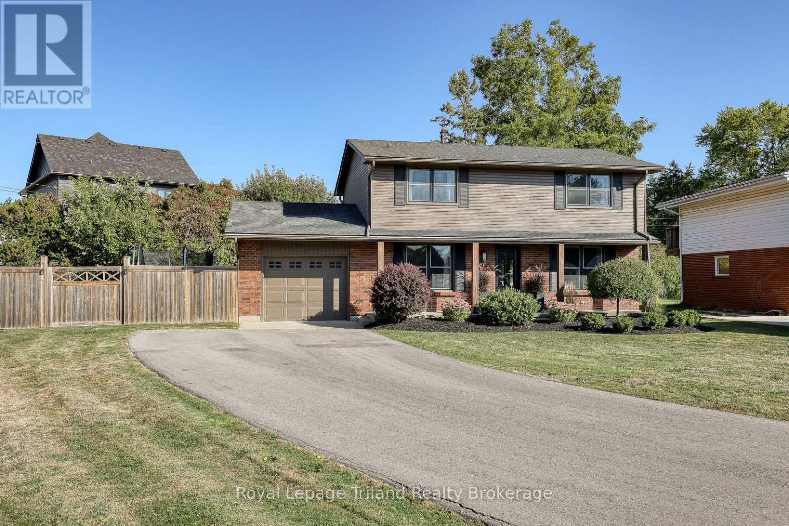 1 Brickwood Boulevard, Ingersoll, Ontario  N5C 3S1 - Photo 3 - X12412285