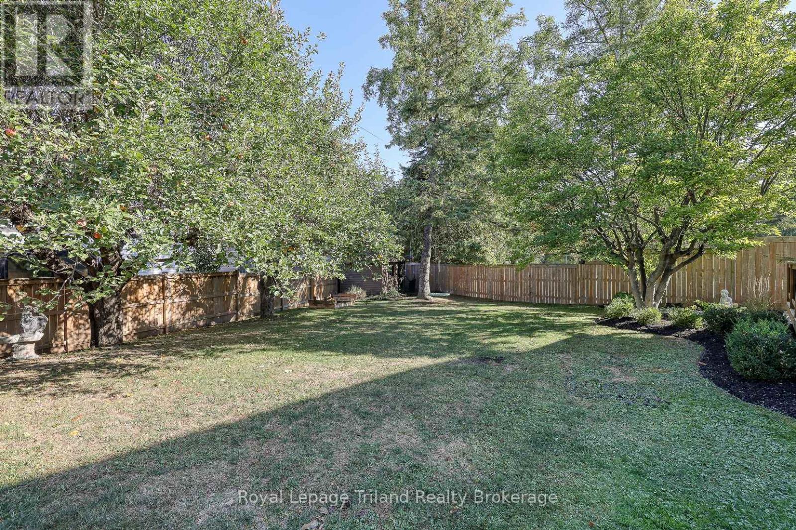 1 Brickwood Boulevard, Ingersoll, Ontario  N5C 3S1 - Photo 34 - X12412285