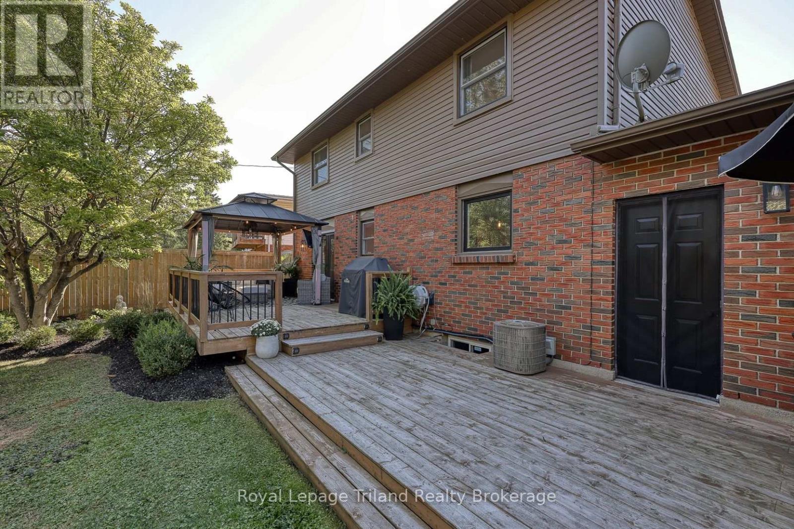 1 Brickwood Boulevard, Ingersoll, Ontario  N5C 3S1 - Photo 36 - X12412285