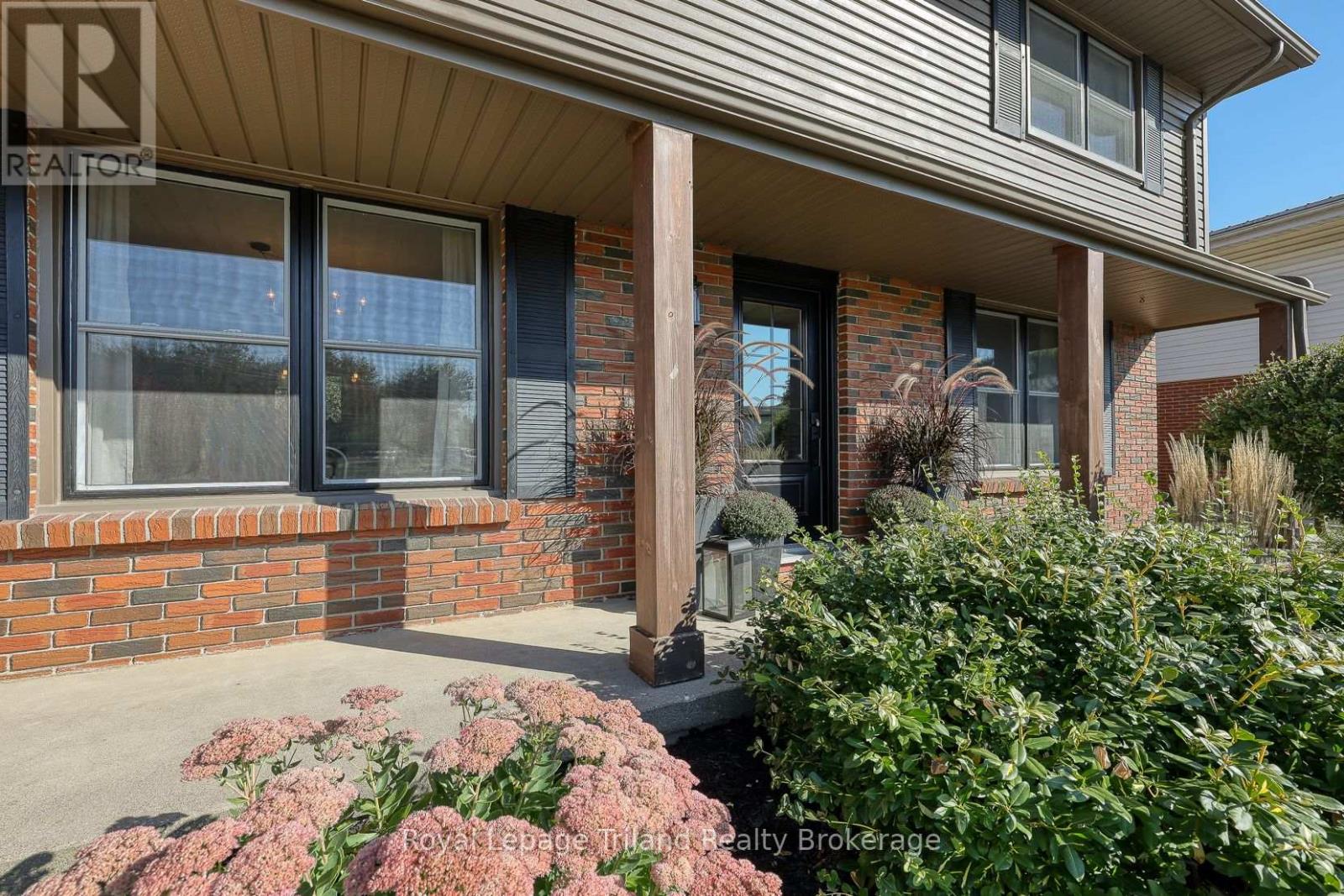 1 Brickwood Boulevard, Ingersoll, Ontario  N5C 3S1 - Photo 6 - X12412285