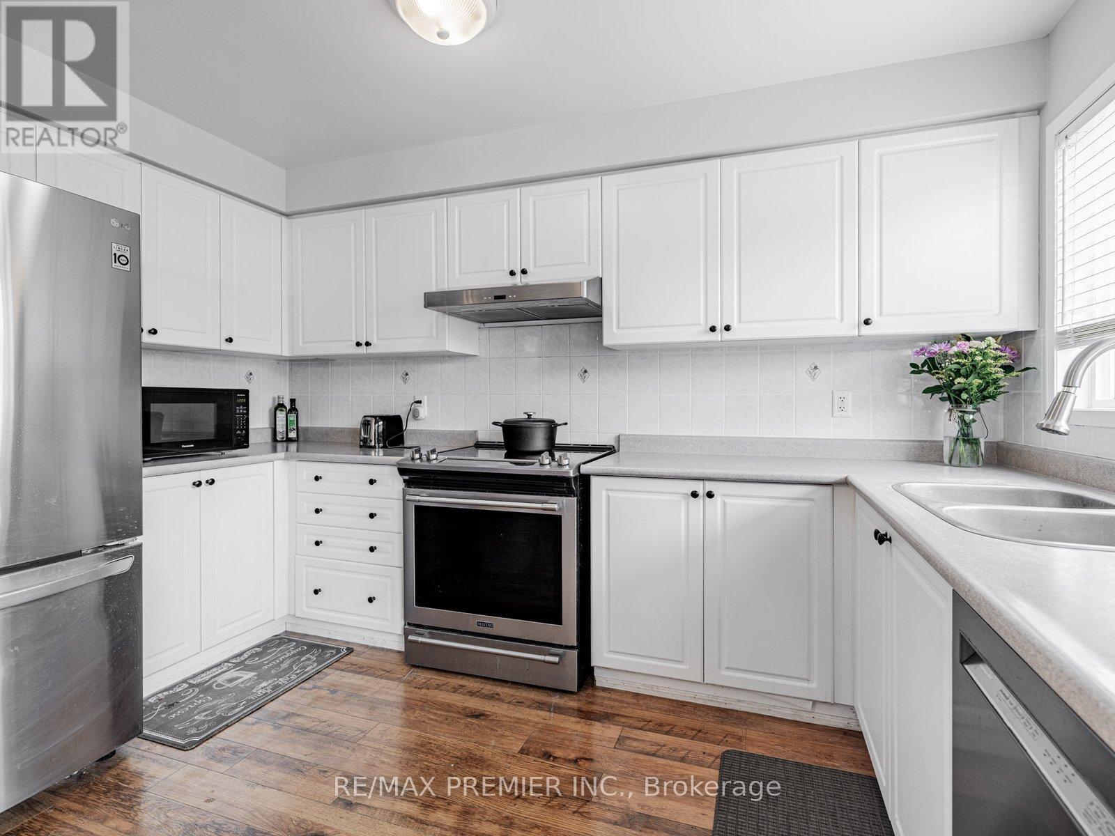 118 Tunbridge Road, Barrie, Ontario  L4M 6T1 - Photo 4 - S12412100