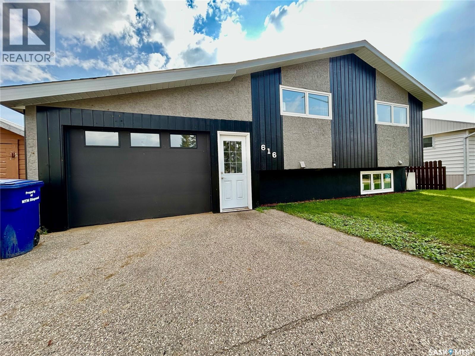 616 Maple ROAD W, Nipawin, Saskatchewan