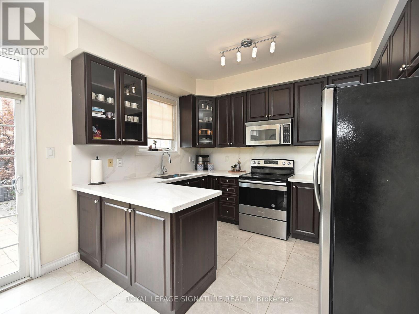 5523 Fudge Terrace, Mississauga, Ontario  L5M 0N3 - Photo 14 - W12412086