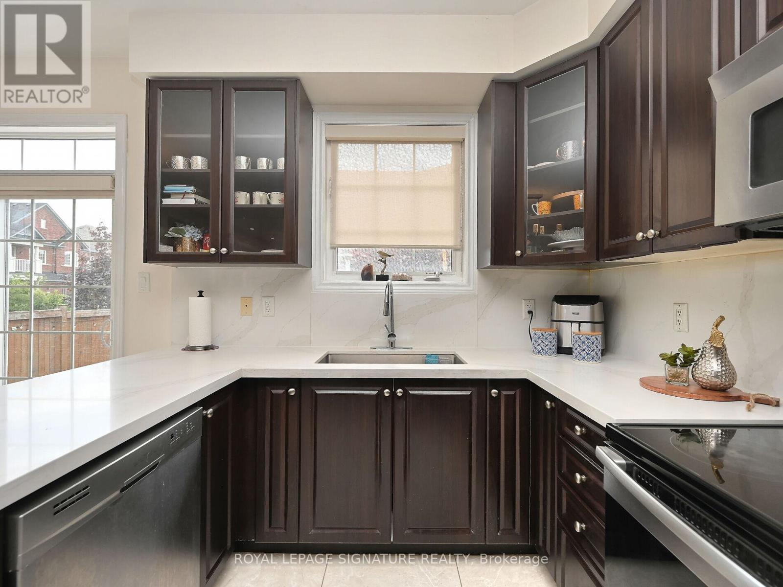 5523 Fudge Terrace, Mississauga, Ontario  L5M 0N3 - Photo 16 - W12412086