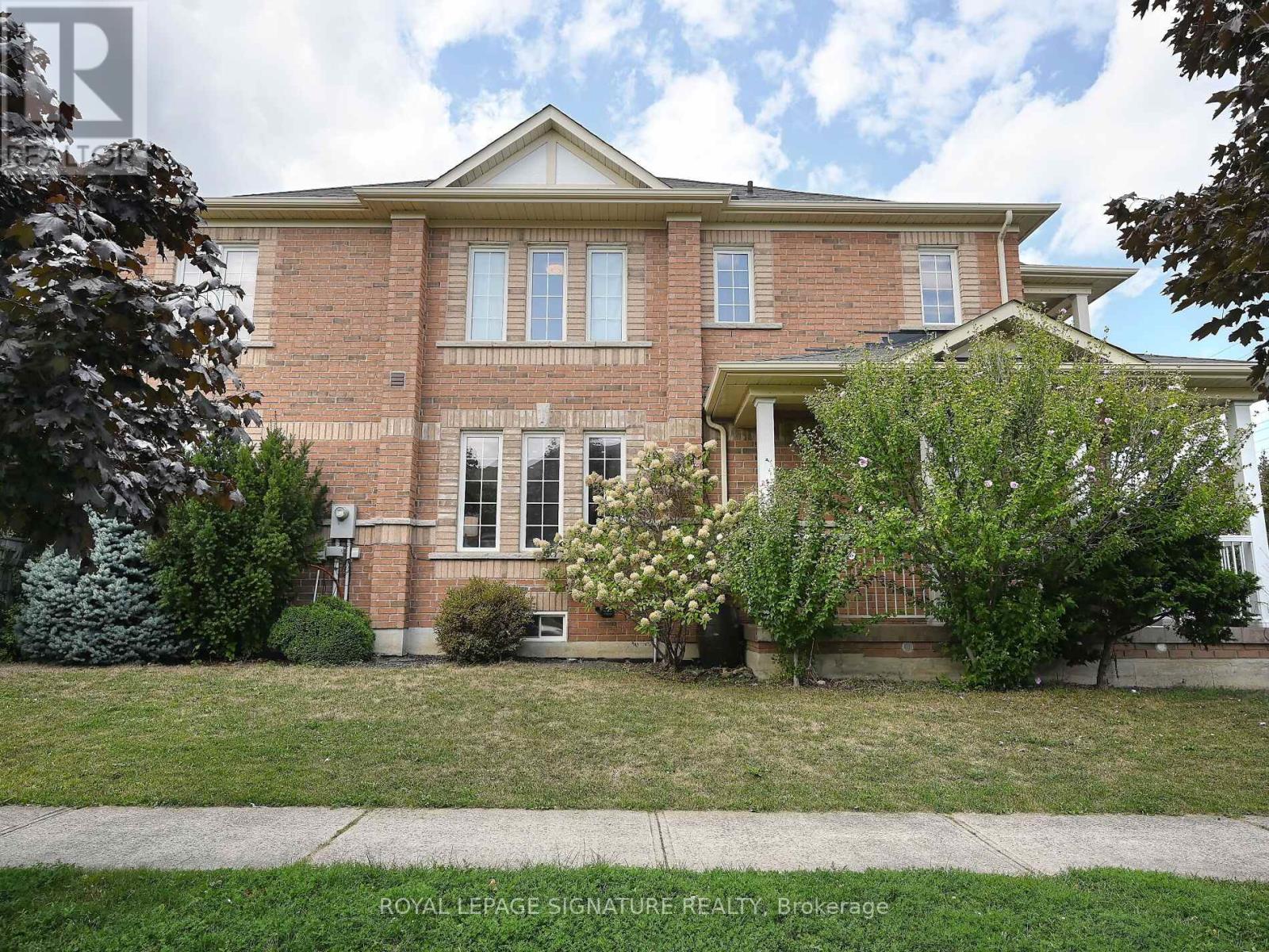 5523 Fudge Terrace, Mississauga, Ontario  L5M 0N3 - Photo 3 - W12412086