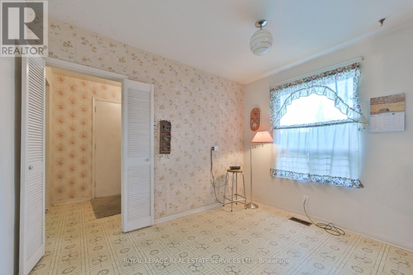 18 Torrington Drive, Toronto, Ontario  M9C 3V5 - Photo 13 - W12412122