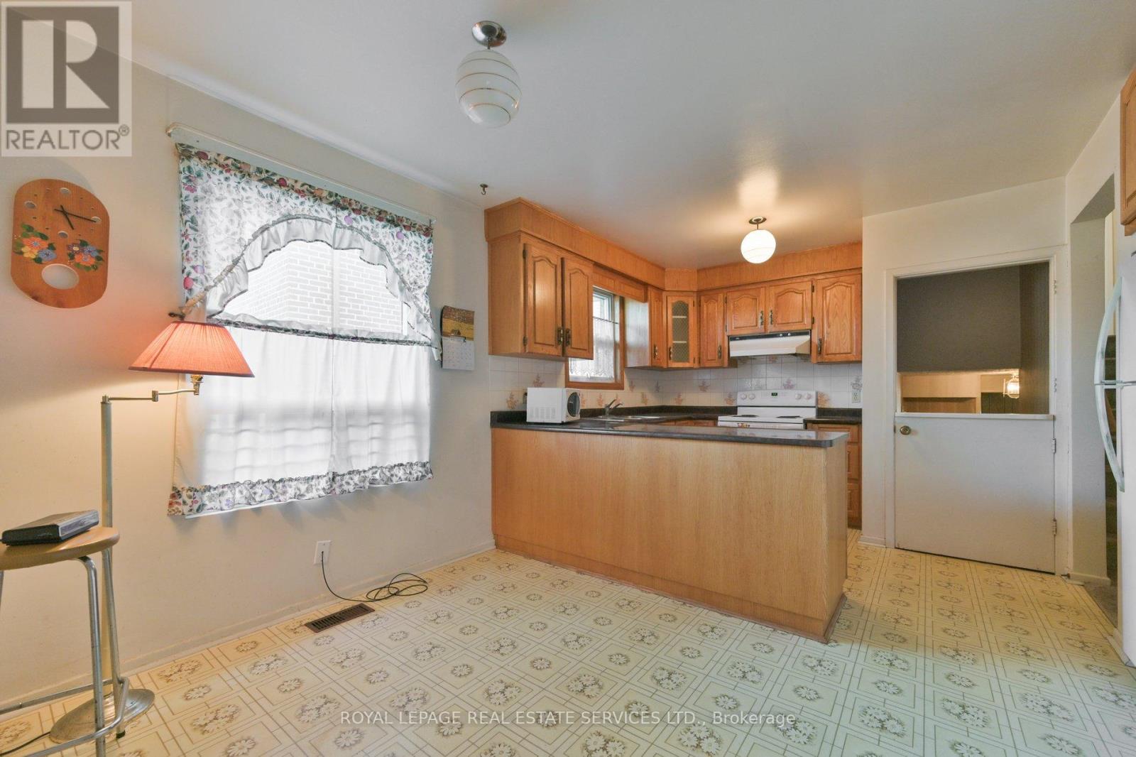 18 Torrington Drive, Toronto, Ontario  M9C 3V5 - Photo 14 - W12412122