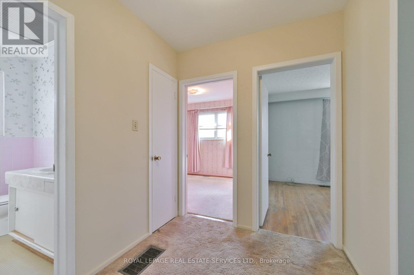 18 Torrington Drive, Toronto, Ontario  M9C 3V5 - Photo 16 - W12412122
