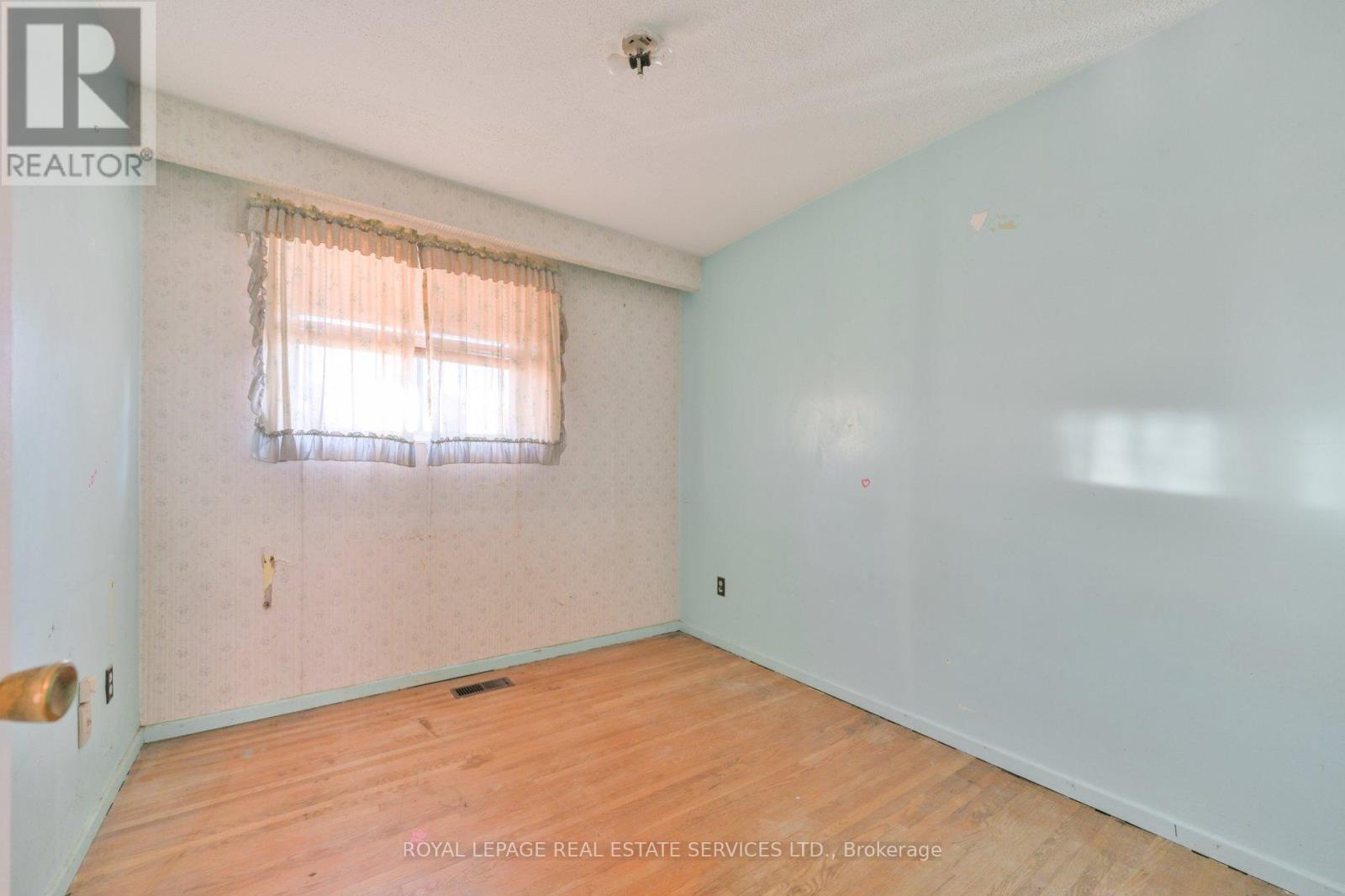18 Torrington Drive, Toronto, Ontario  M9C 3V5 - Photo 20 - W12412122