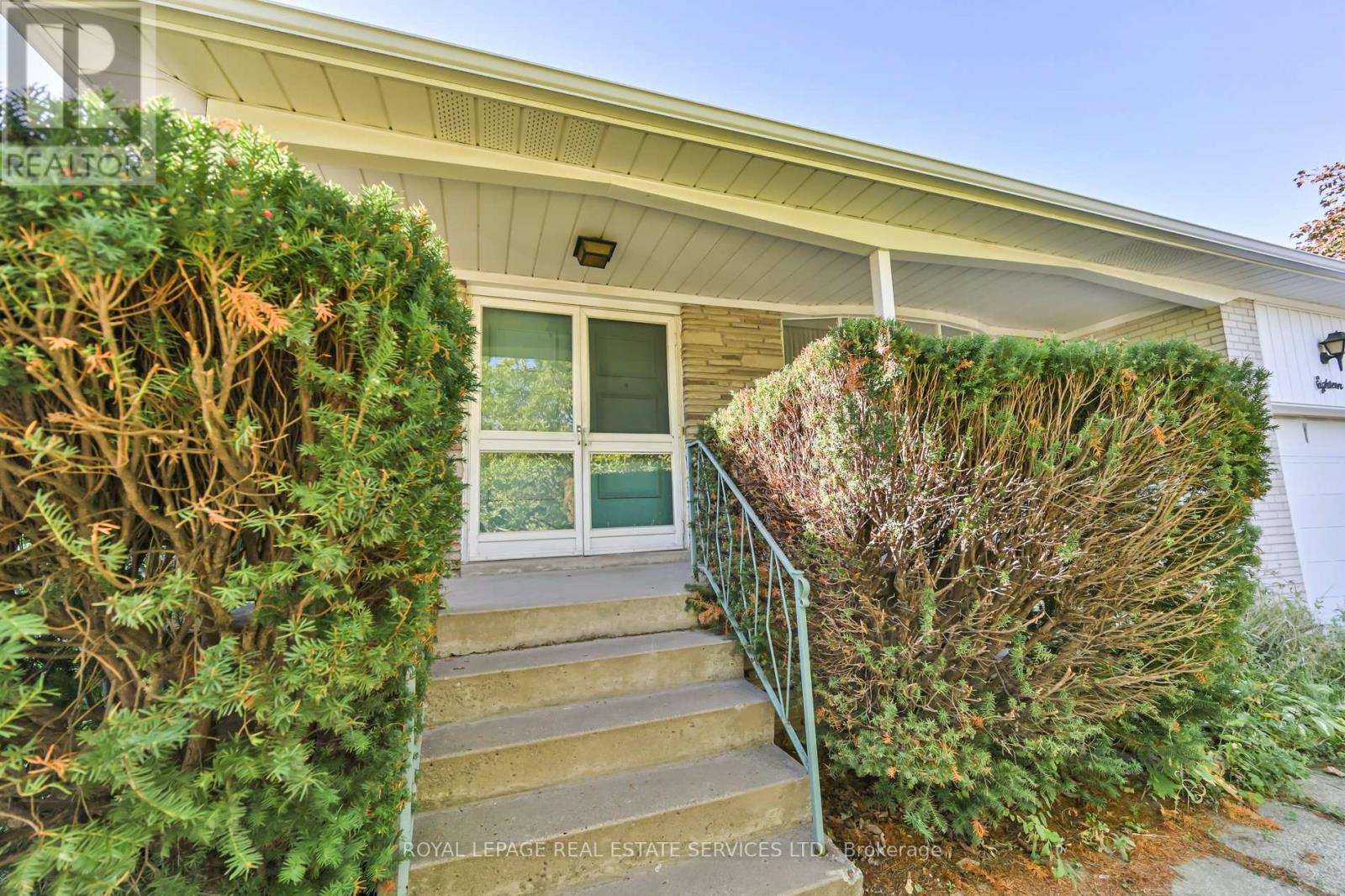18 Torrington Drive, Toronto, Ontario  M9C 3V5 - Photo 3 - W12412122
