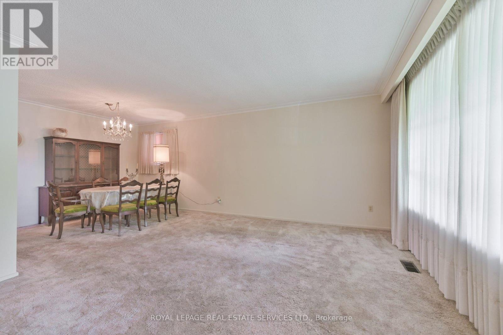 18 Torrington Drive, Toronto, Ontario  M9C 3V5 - Photo 6 - W12412122