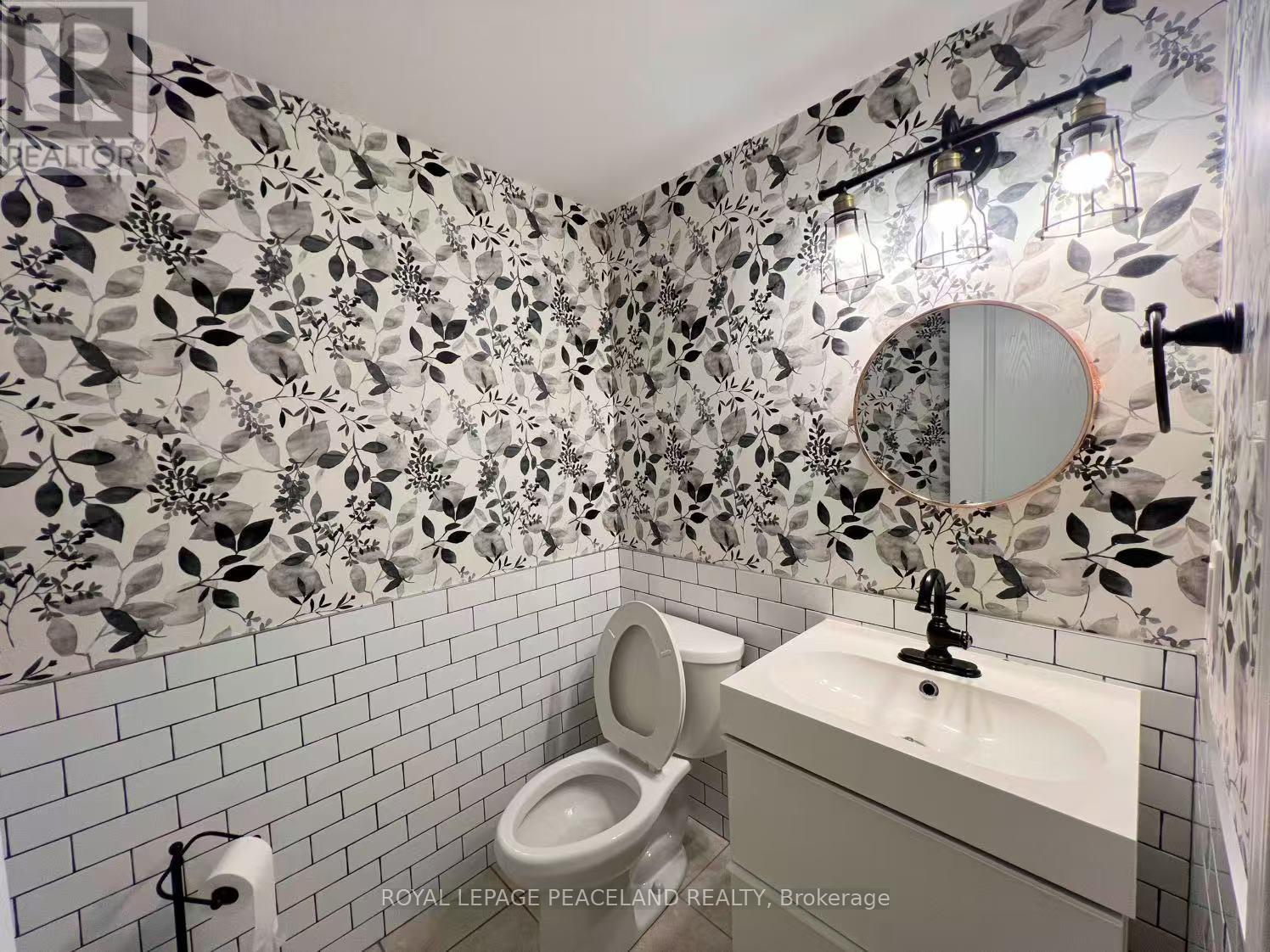 27 Leadenhall Road, Brampton, Ontario  L7A 4G4 - Photo 11 - W12412125