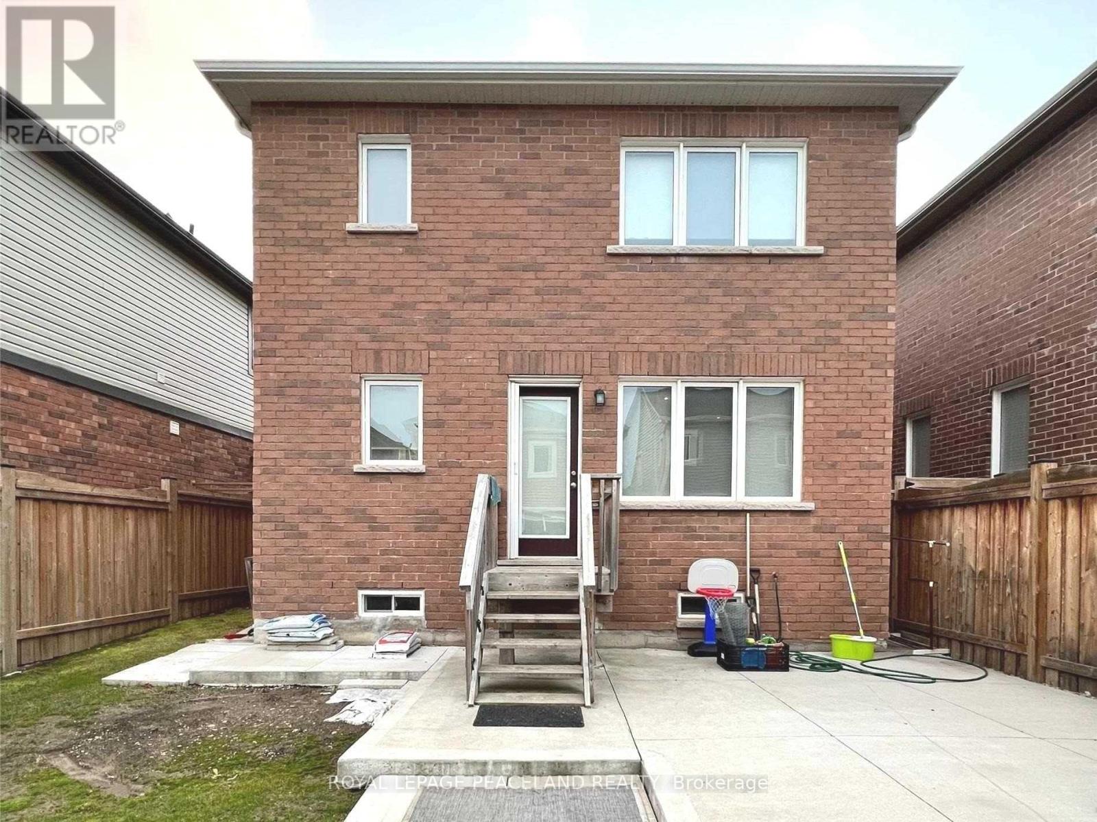 27 Leadenhall Road, Brampton, Ontario  L7A 4G4 - Photo 26 - W12412125
