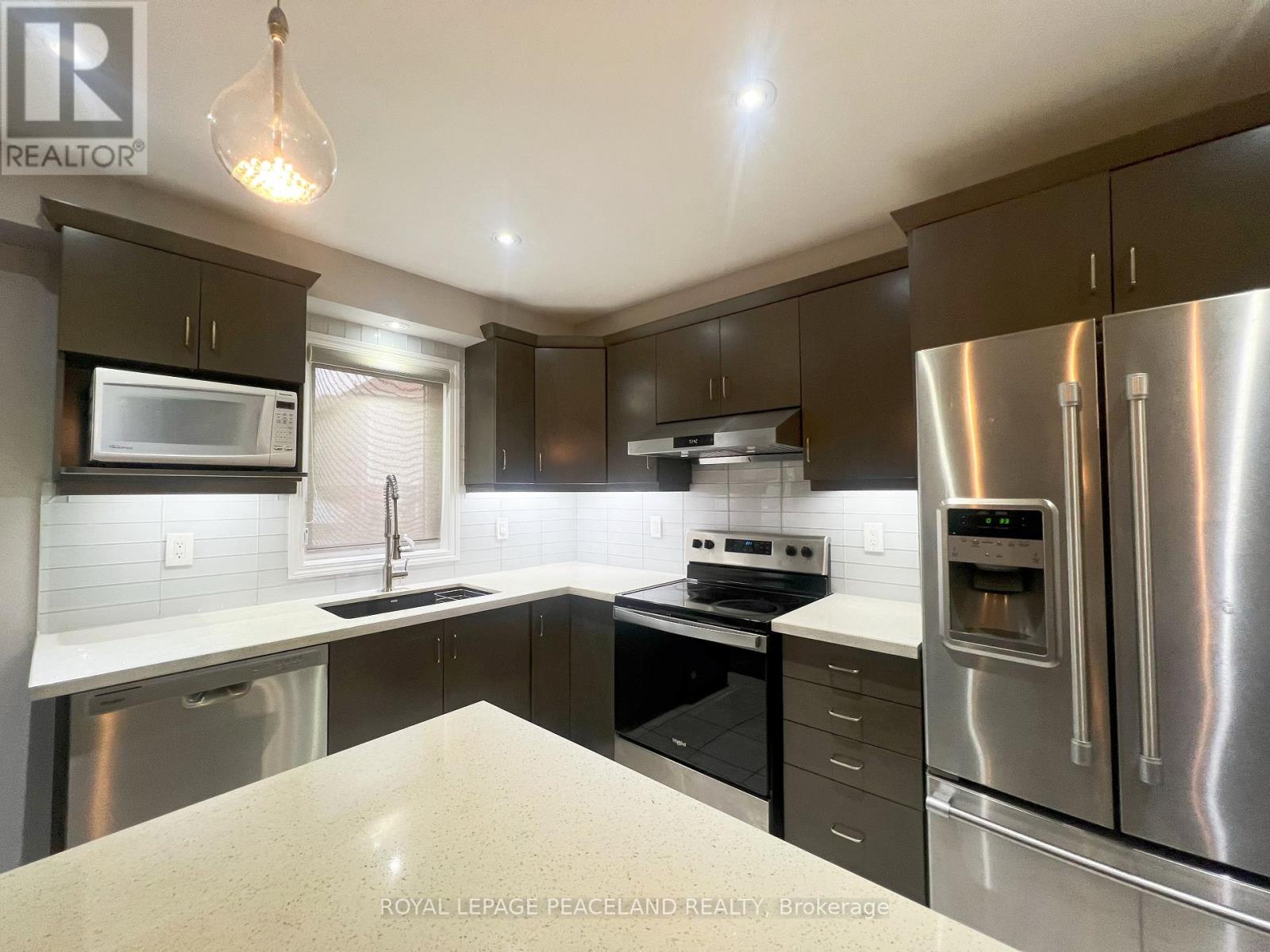 27 Leadenhall Road, Brampton, Ontario  L7A 4G4 - Photo 3 - W12412125