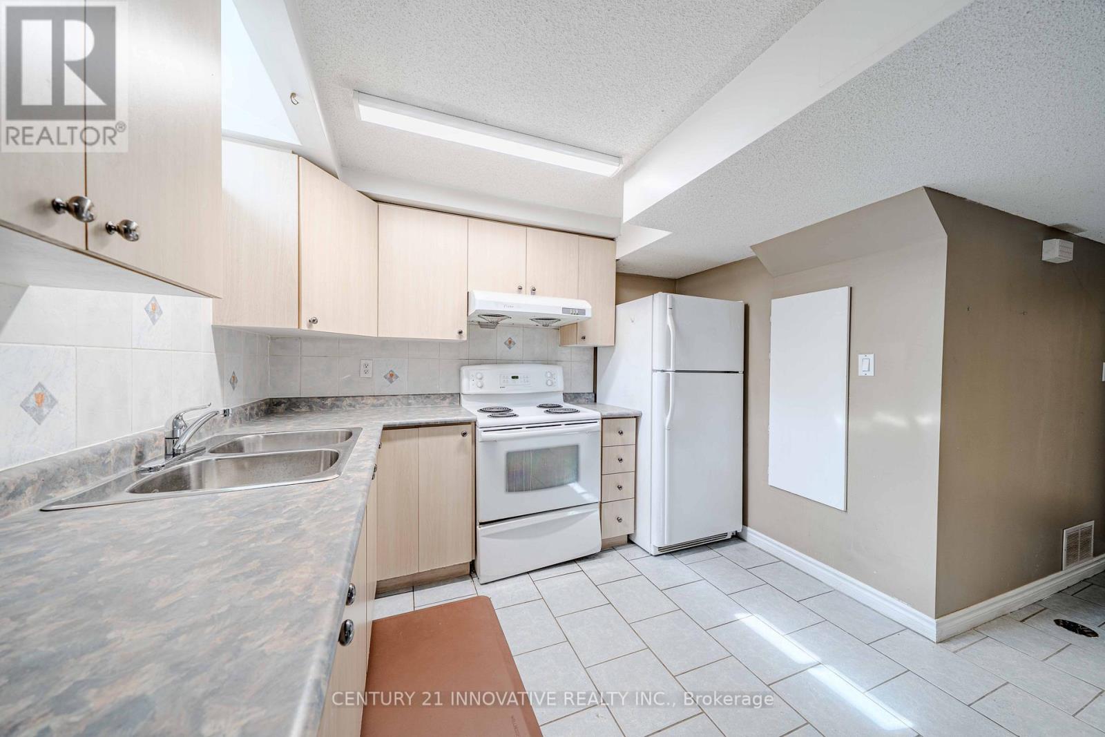 3145 Wrigglesworth Crescent, Mississauga, Ontario  L5M 6W7 - Photo 43 - W12412126