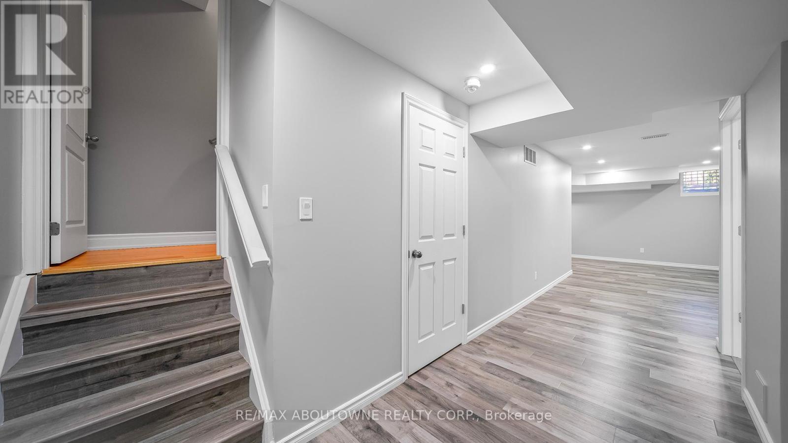 548 Terrace Way, Oakville, Ontario  L6M 1N6 - Photo 23 - W12412130