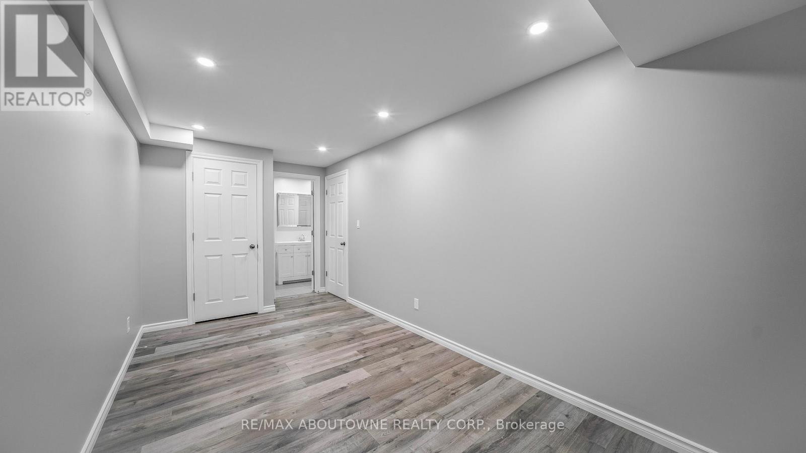 548 Terrace Way, Oakville, Ontario  L6M 1N6 - Photo 26 - W12412130