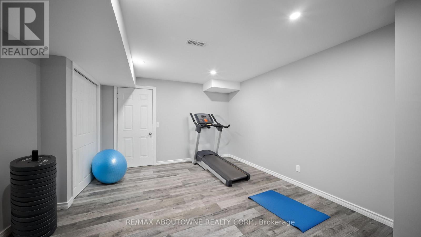 548 Terrace Way, Oakville, Ontario  L6M 1N6 - Photo 27 - W12412130