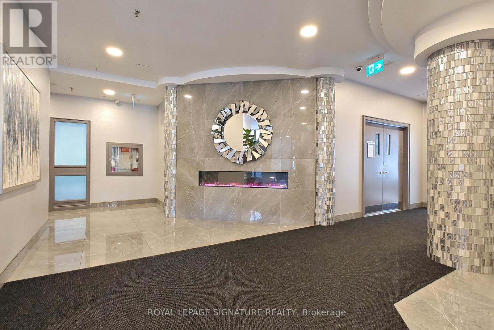804 - 200 Burnhamthorpe Road E, Mississauga, Ontario  L5A 4L4 - Photo 4 - W12412132