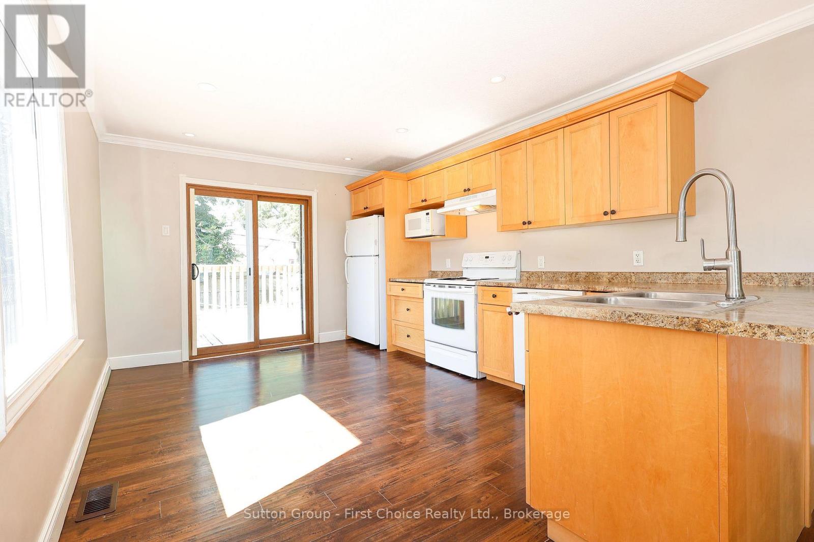 122 Trinity Street, Stratford, Ontario  N5A 4P6 - Photo 12 - X12108759