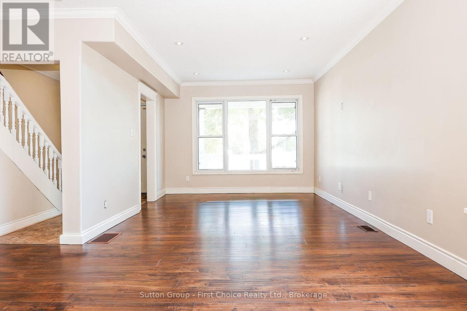 122 Trinity Street, Stratford, Ontario  N5A 4P6 - Photo 5 - X12108759