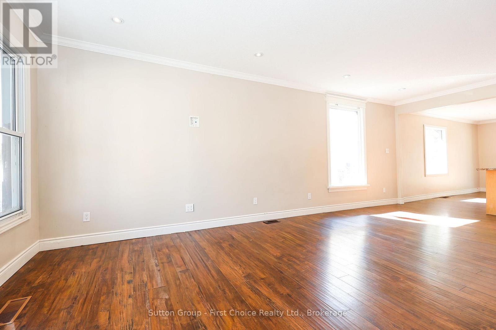 122 Trinity Street, Stratford, Ontario  N5A 4P6 - Photo 7 - X12108759