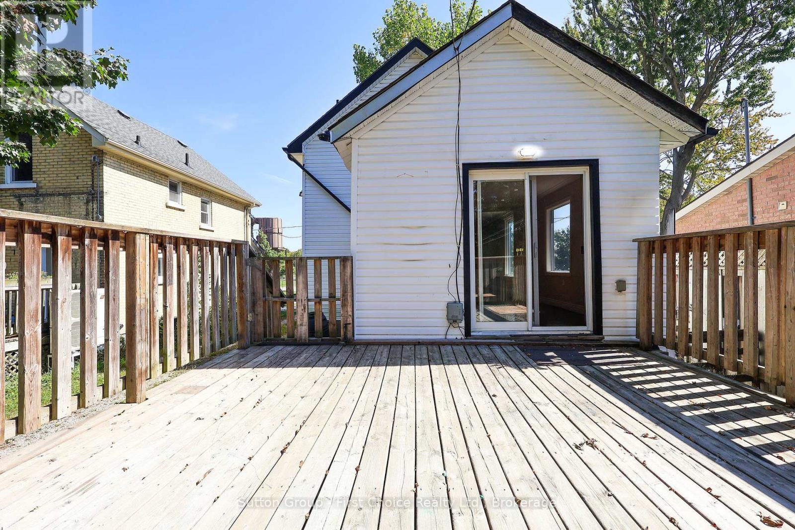 122 Trinity Street, Stratford, Ontario  N5A 4P6 - Photo 41 - X12108759