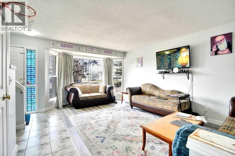 8 Martin Crossing Crescent Ne, Calgary, Alberta  T3J 3P3 - Photo 12 - A2257065
