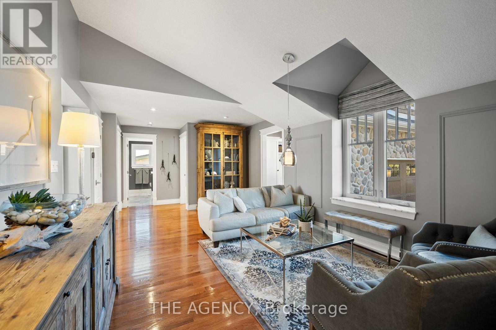 9 Lake Avenue E, Puslinch, Ontario  N3C 2V4 - Photo 4 - X12381174
