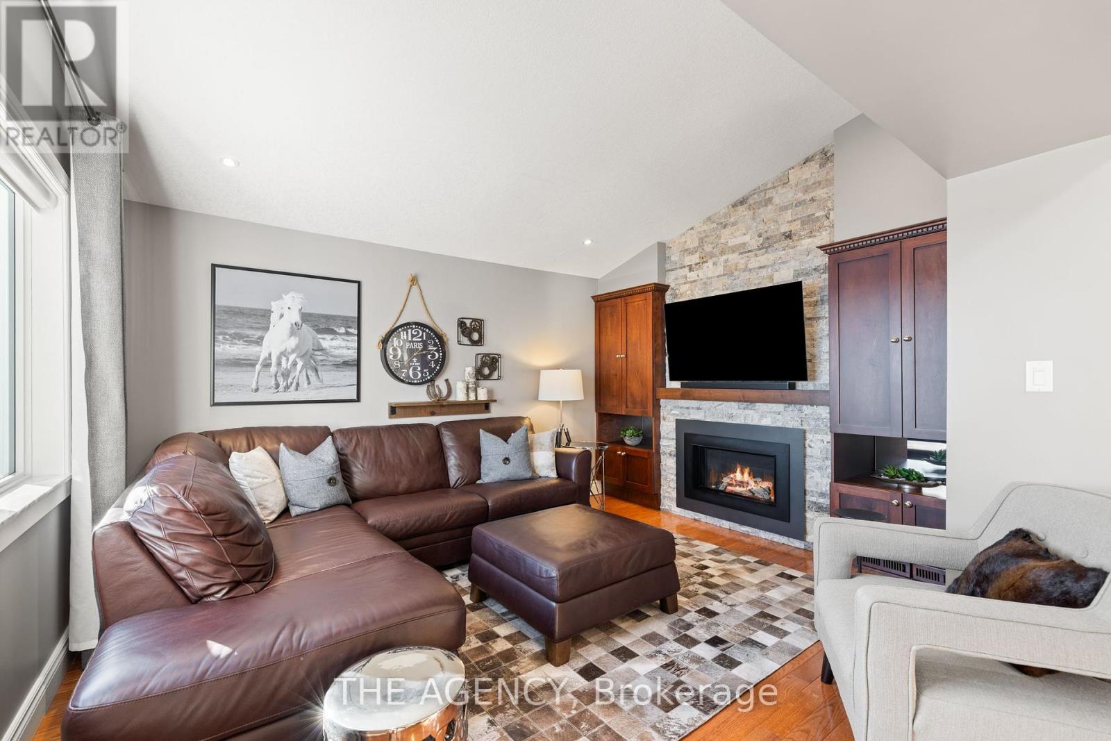 9 Lake Avenue E, Puslinch, Ontario  N3C 2V4 - Photo 9 - X12381174