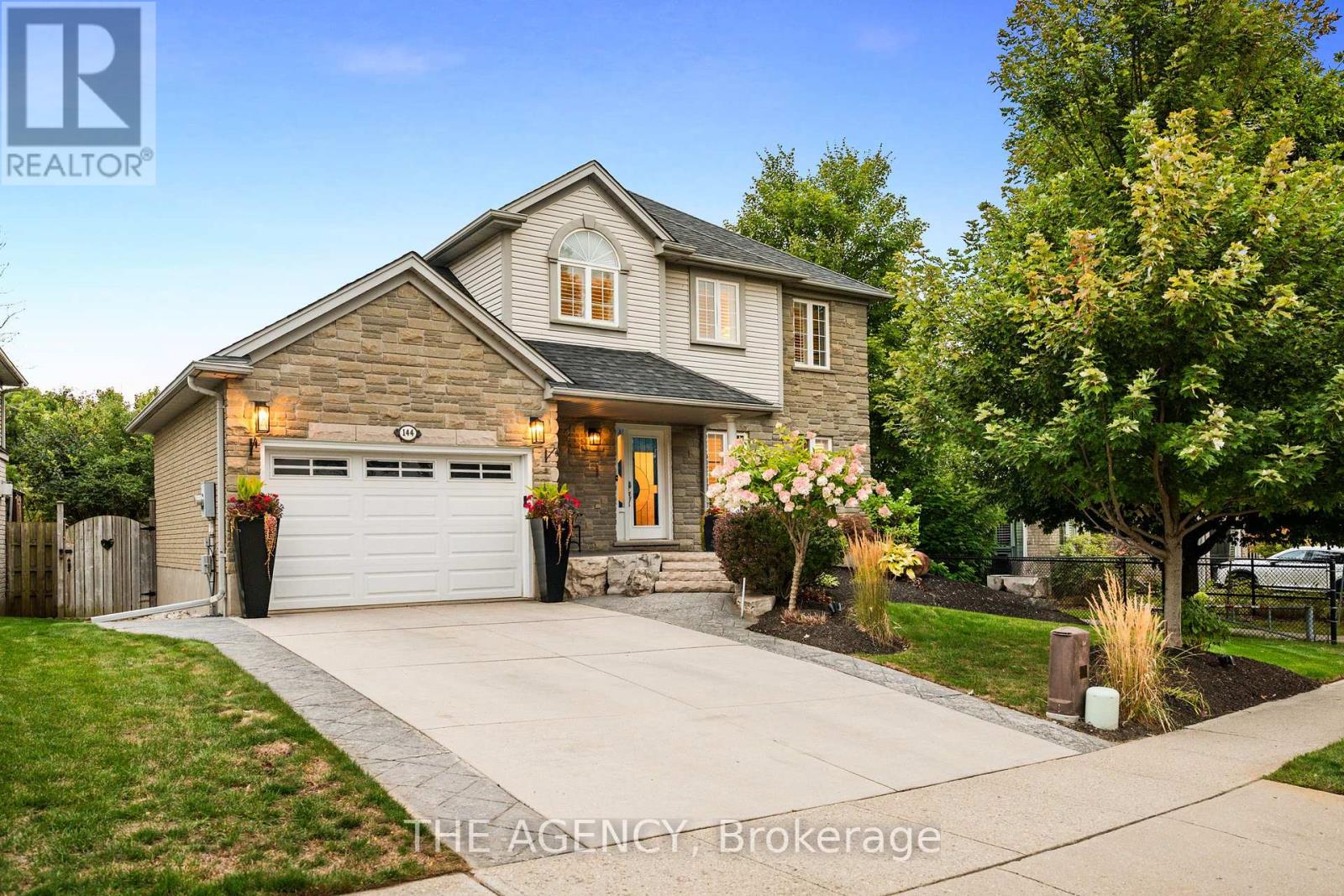 144 Endeavour Drive, Cambridge, Ontario  N3C 4C9 - Photo 2 - X12393604