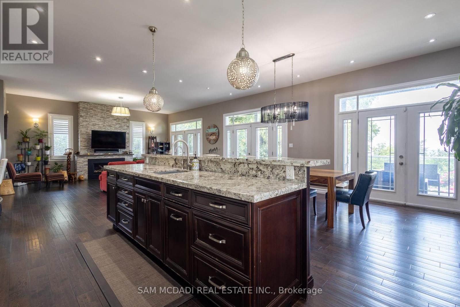 187 Beach Boulevard, Hamilton, Ontario  L8H 6V8 - Photo 11 - X12412072