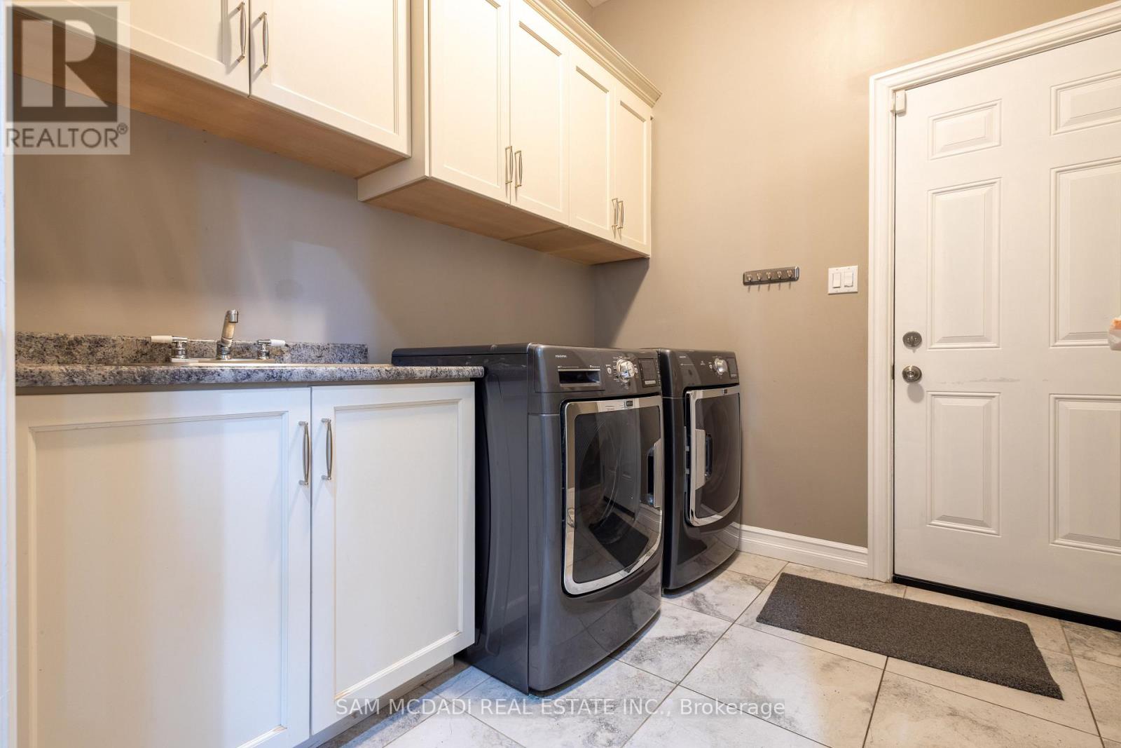 187 Beach Boulevard, Hamilton, Ontario  L8H 6V8 - Photo 17 - X12412072