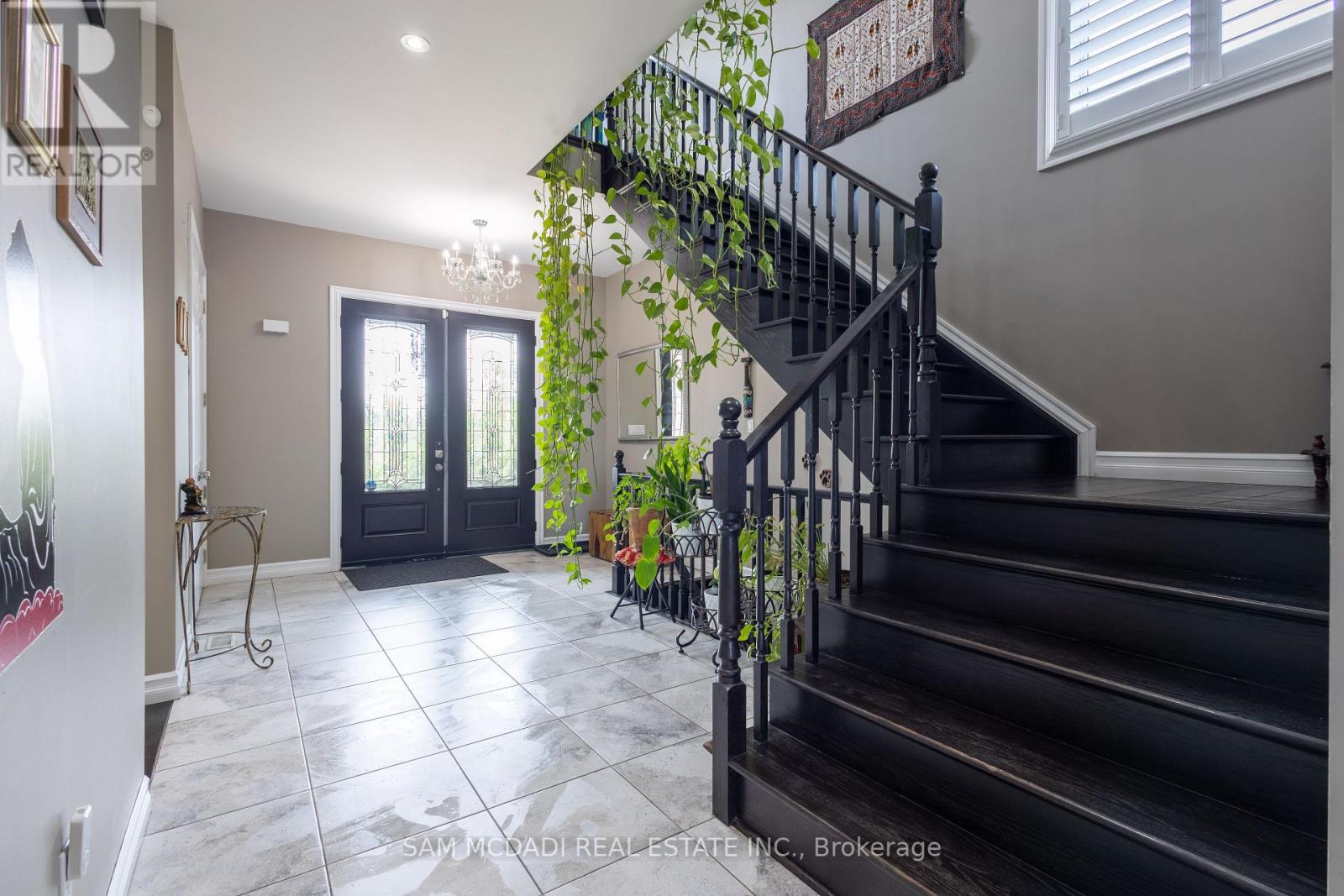 187 Beach Boulevard, Hamilton, Ontario  L8H 6V8 - Photo 5 - X12412072