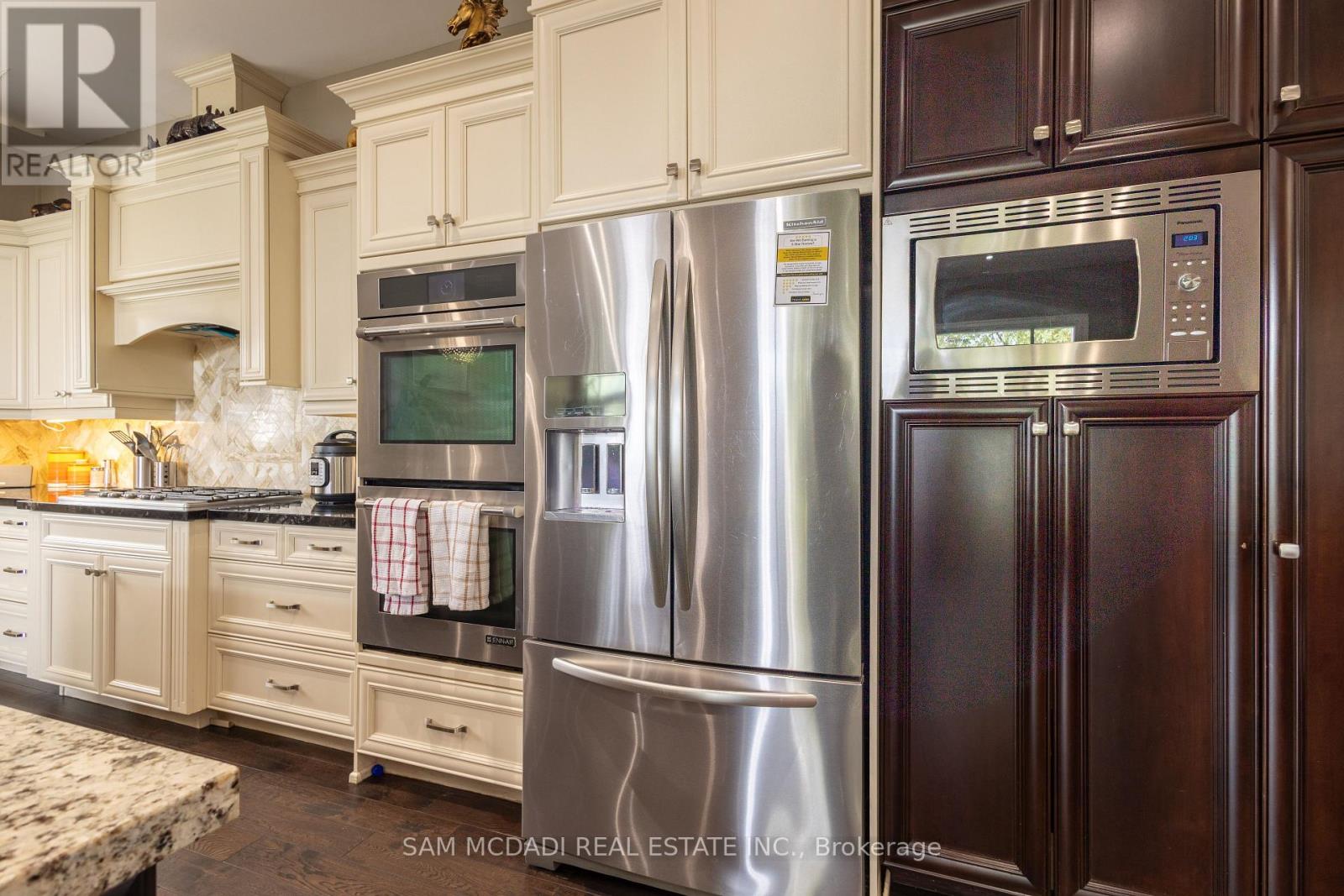 187 Beach Boulevard, Hamilton, Ontario  L8H 6V8 - Photo 9 - X12412072