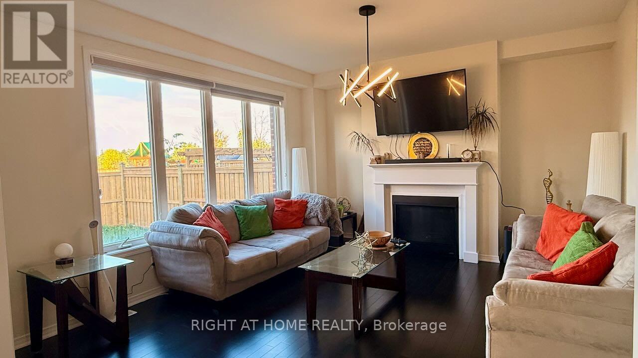 52 Royal Coachman Way, Hamilton, Ontario  L8J 0M2 - Photo 12 - X12412103