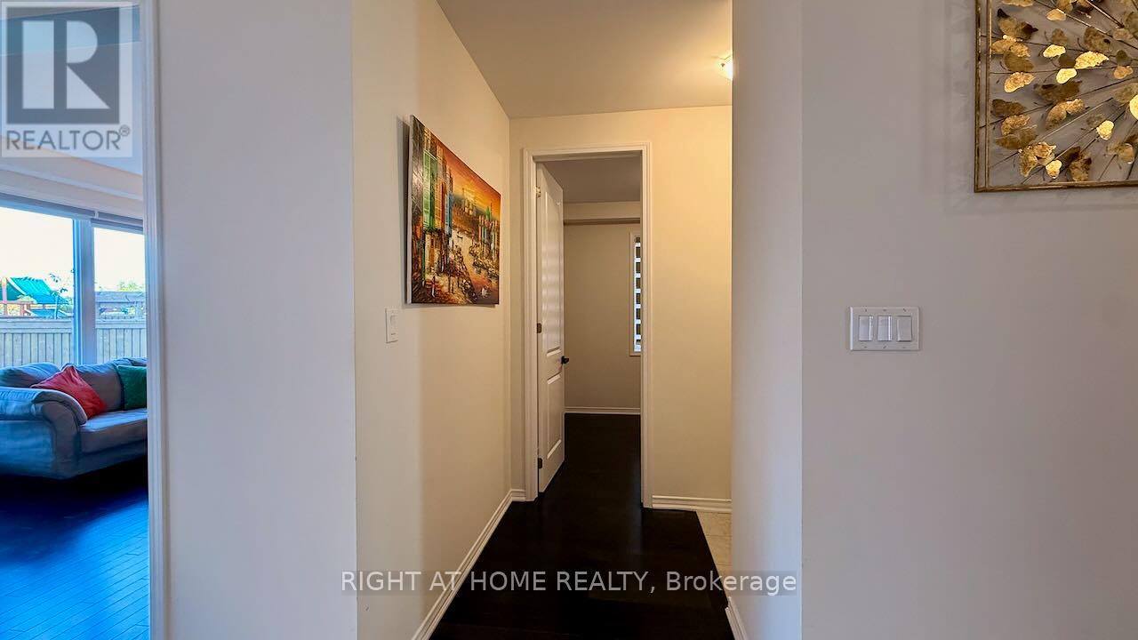 52 Royal Coachman Way, Hamilton, Ontario  L8J 0M2 - Photo 15 - X12412103