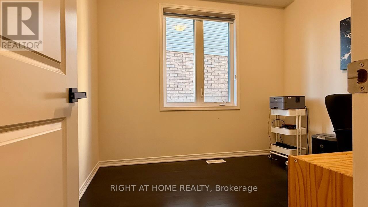 52 Royal Coachman Way, Hamilton, Ontario  L8J 0M2 - Photo 16 - X12412103