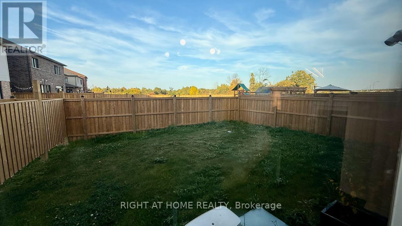 52 Royal Coachman Way, Hamilton, Ontario  L8J 0M2 - Photo 19 - X12412103