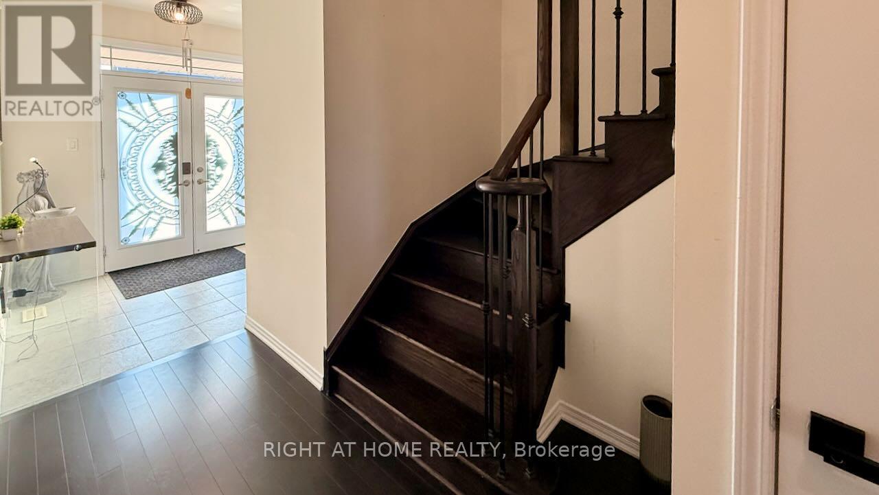 52 Royal Coachman Way, Hamilton, Ontario  L8J 0M2 - Photo 21 - X12412103