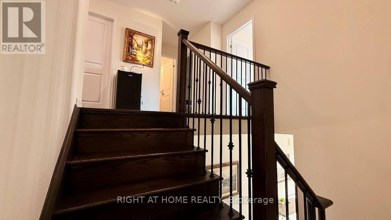 52 Royal Coachman Way, Hamilton, Ontario  L8J 0M2 - Photo 22 - X12412103