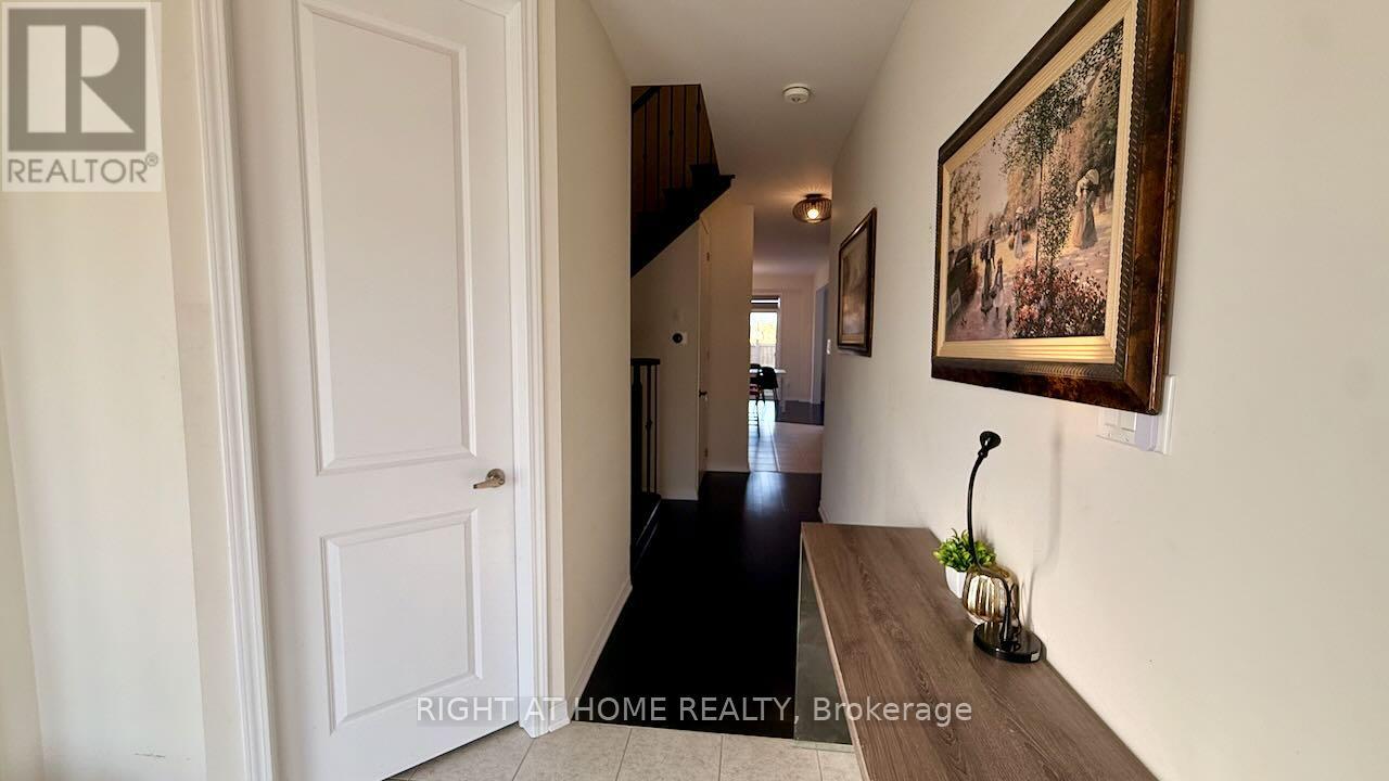 52 Royal Coachman Way, Hamilton, Ontario  L8J 0M2 - Photo 7 - X12412103