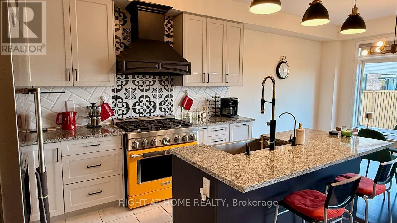 52 Royal Coachman Way, Hamilton, Ontario  L8J 0M2 - Photo 8 - X12412103
